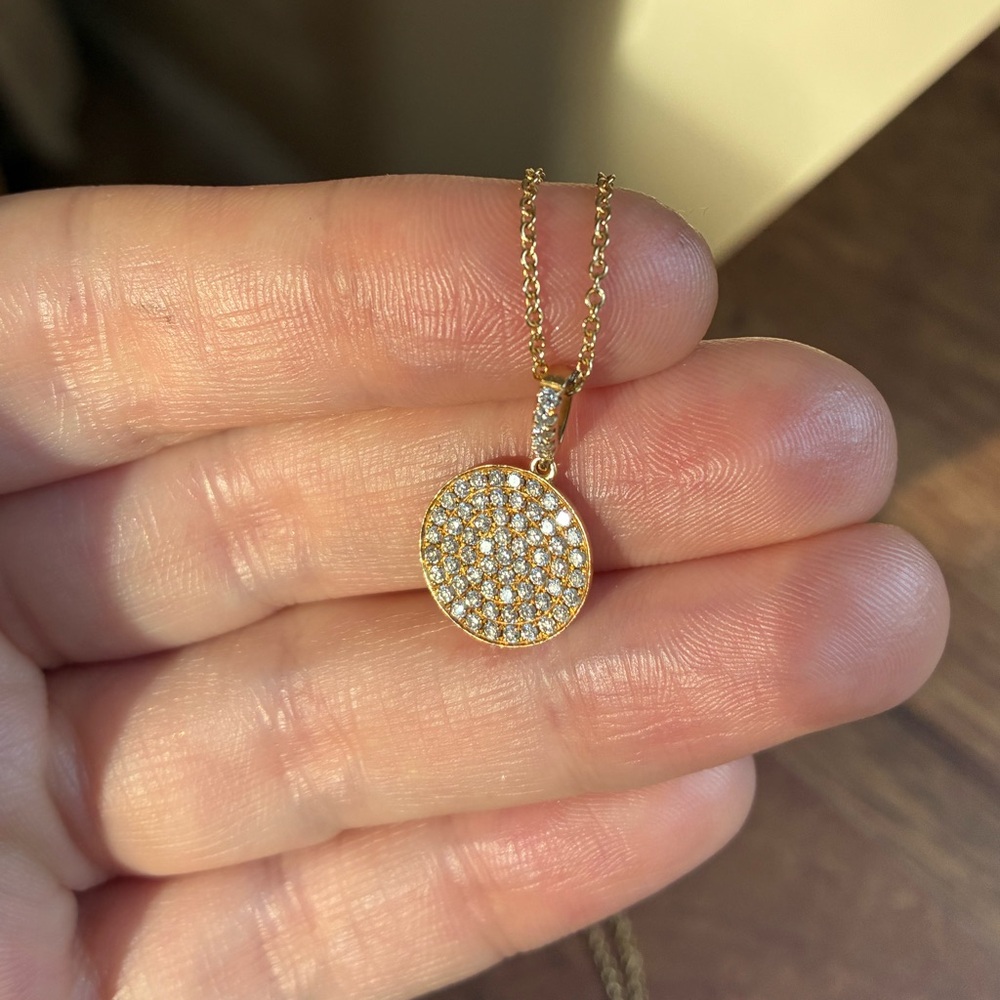 Beautiful 18k solid gold .49 ctw and Genuine Pave Diamond Pendant necklace 💎
